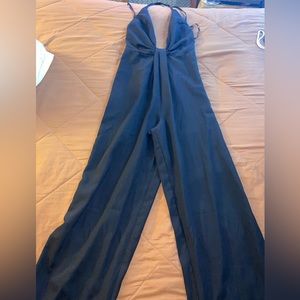 Sleeved plunged jumpsuit